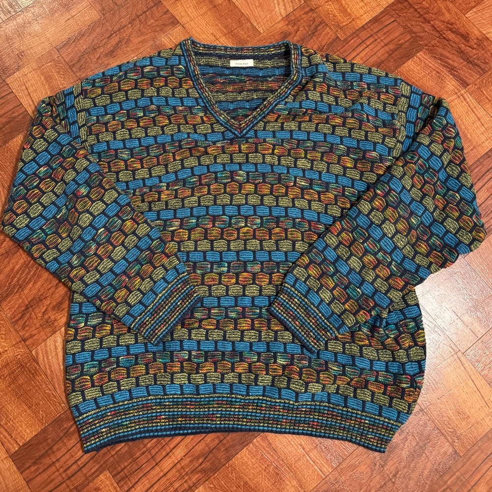 Men's V-Neck Sweater - Multicolor Pattern